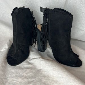 Black fringe peep toe heel